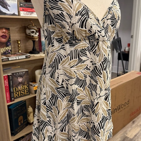 MICHAEL KORS | Green Cami Top Medium - Picture 2 of 5